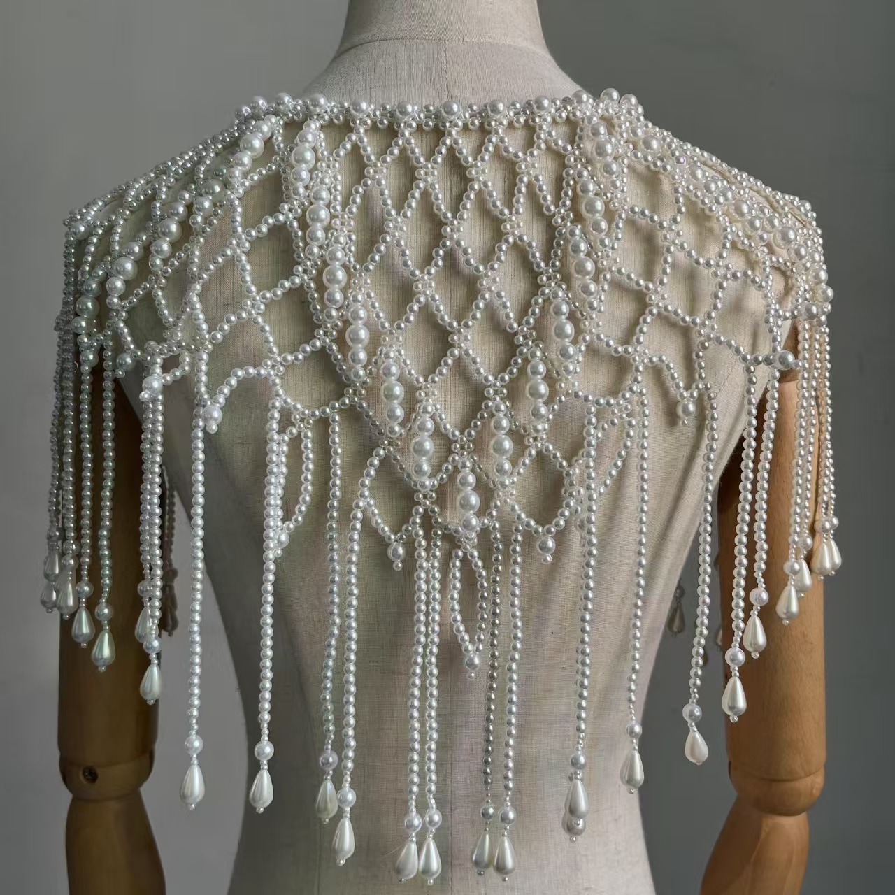 เสื้อคลุมประดับลูกปัดสไตล์วิคต - Body Jewelry Vest บทวิจารณ์และราคา